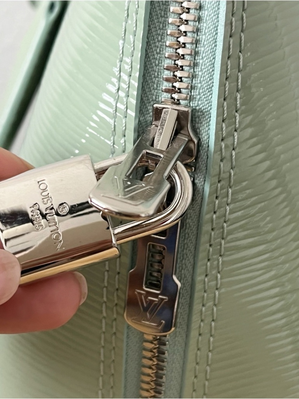 Louis Vuitton Alma PM Electric Epi Leather Green Satchel Bag Silver Hardware - Picture 5 of 10